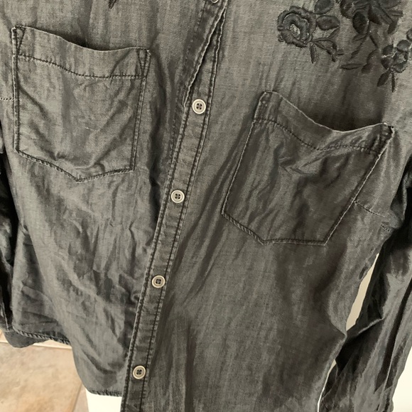 Jordache woman’s charcoal Jean button down shirt - Picture 7 of 8